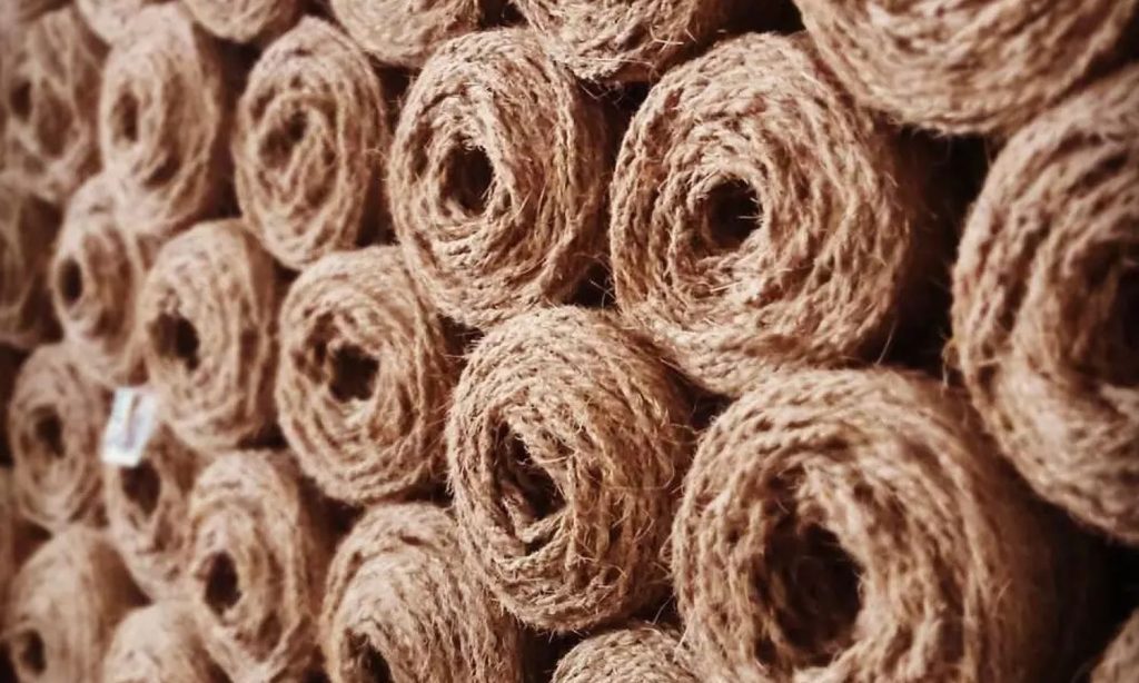 Penghijauan lereng dengan cocomesh