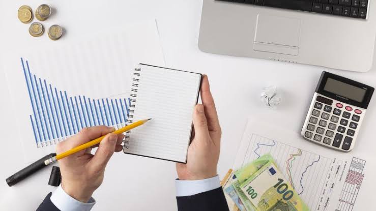 Pembukuan cash flow sederhana untuk mencatat pemasukan dan pengeluaran usaha harian