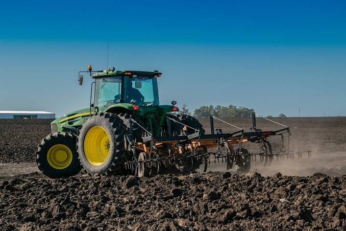 cara menggunakan bajak singkal sawah